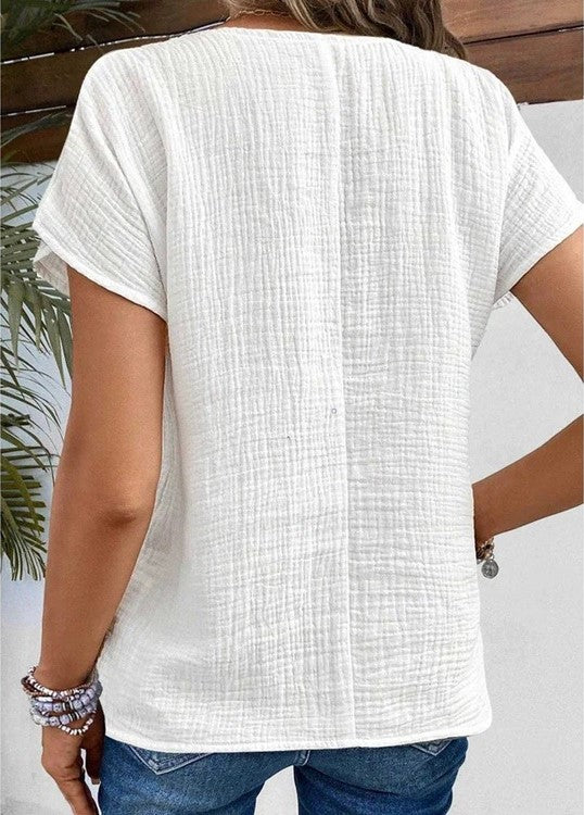 Lightweight Button-Down Blouse with Lapel Collar – Elegant and Versatile